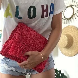 RAFFIA FRINGE CLUTCH